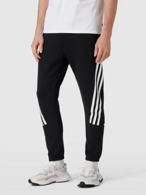 Spodnie sportowe z paskami w kontrastowym kolorze i elastycznym pasem adidas Sportswear