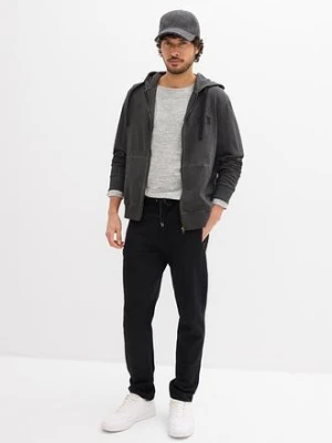 Spodnie sportowe z praktycznymi kieszeniami zapinanymi na zamek bonprix