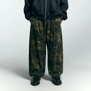 Spodnie super baggy we wzór moro House