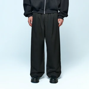 Spodnie super baggy z zaszewkami czarne House