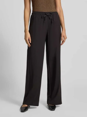 Spodnie szerokie o kroju regular fit z dodatkiem wiskozy model ‘MILLY’ Vero Moda