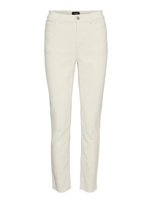 Vero Moda Spodnie sztruksowe "Brenda" w kolorze białym rozmiar: W25/L32
