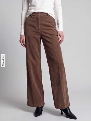 Spodnie sztruksowe o kroju relaxed fit boczne wpuszczane kieszenie model 'ALEXIS' CAMBIO Camel