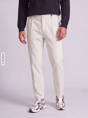 Spodnie sztruksowe o kroju relaxed fit z mieszanka bawełny model 'Lui_2V-D' Strellson Złamany biały