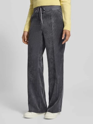 Spodnie sztruksowe o luźnym kroju z zakładkami w pasie model ‘AVA DOUBLE JOGG’ CAMBIO