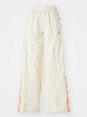 Zdjęcie produktu Spodnie treningowe adidas Originals mleczny