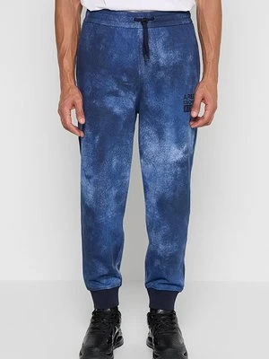 Spodnie treningowe Armani Exchange biały