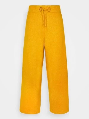 Spodnie treningowe Monki