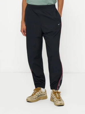 Spodnie treningowe Nike czerwony