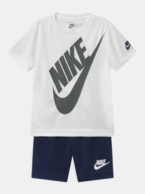 Spodnie treningowe Nike granatowy