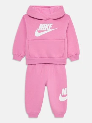 Spodnie treningowe Nike jasnoróżowy
