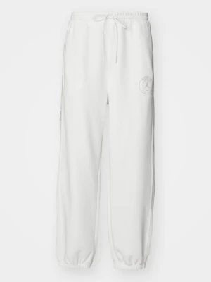 Spodnie treningowe Nike mleczny