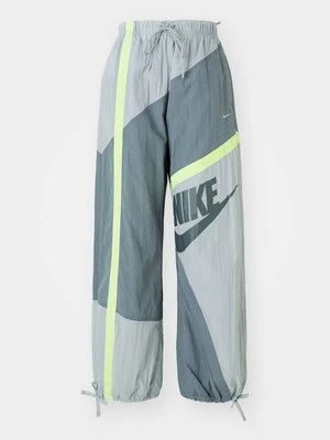 Spodnie treningowe Nike szary