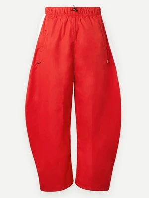 Spodnie treningowe Nike czerwony