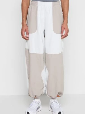 Spodnie treningowe Nike szary