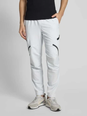 Spodnie treningowe o kroju relaxed fit z kieszeniami cargo model ‘Unstoppable’ Under Armour