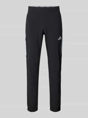 Spodnie treningowe o kroju slim fit z nadrukiem z logo model ‘Tech’ adidas Training