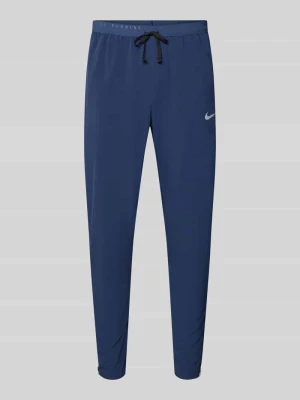 Spodnie treningowe o kroju slim fit z technologia dri-fit model 'Stride' Nike Granatowy