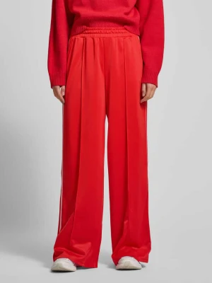 Spodnie treningowe o szerokim kroju z paskami w kontrastowym kolorze model ‘GRACE’ Pieces