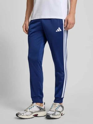 Spodnie treningowe z wyhaftowanym logo i elastycznym pasem adidas Sportswear