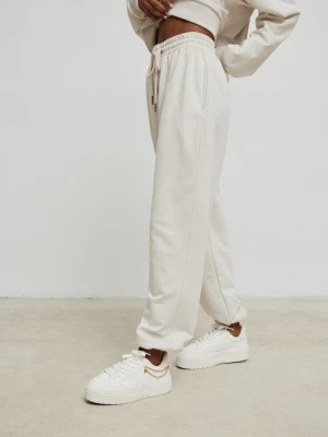 Spodnie typu jogger w kolorze WHITE SAND - AUSTIN-M Marsala