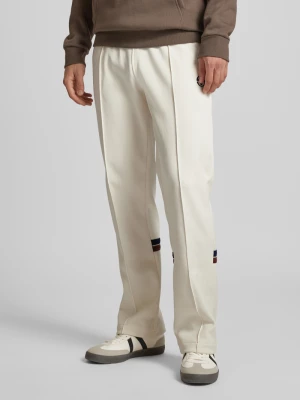 Spodnie typu track pants o kroju regular fit z przyszytym kantem REVIEW