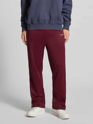 Spodnie typu track pants o szerokim kroju z aplikacją logo model ‘Viro’ Pegador