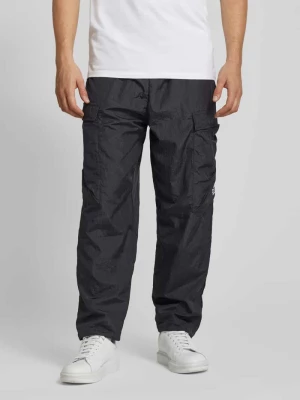 Spodnie typu track pants z kieszeniami z patką i nadrukiem z logo EA7 Emporio Armani