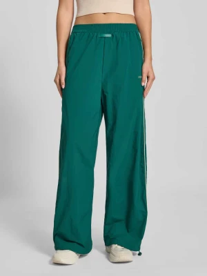 Spodnie typu track pants z naszywką z logo i nadrukiem z logo Karo Kauer