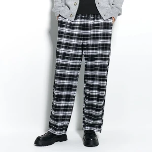 Spodnie w czarno-białą kratę House