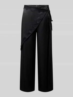 Spodnie w fasonie krój regular fit o efekcie kopertowym model 'ELIN' Topshop Czarny