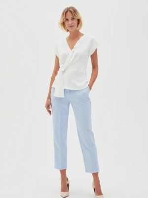Spodnie w kant z prostą nogawką błękitne Moodo