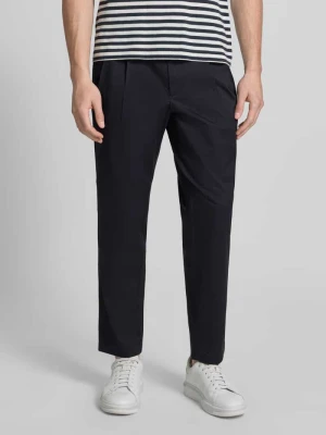 Spodnie w kroju tapered fit z tylnymi kieszeniami MCNEAL