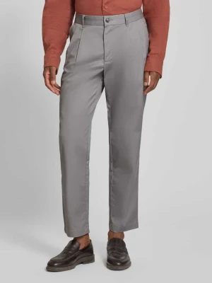 Spodnie w kroju tapered fit z tylnymi kieszeniami MCNEAL