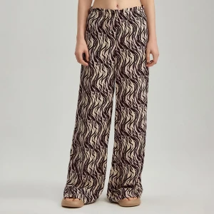 Spodnie wide leg mid waist ze wzorem w zebrę House