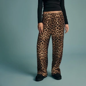 Spodnie wide leg w panterkę House