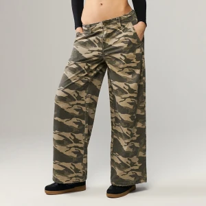 Spodnie wide leg we wzór camo House
