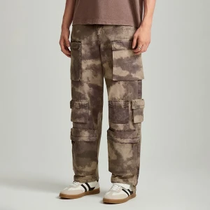 Spodnie wide leg z kieszeniami cargo i wzorem kamuflażu House