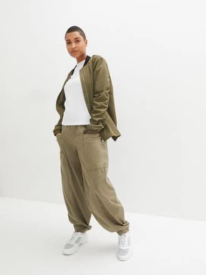 Spodnie z bawełnianego diagonalu z domieszką elastanu bonprix