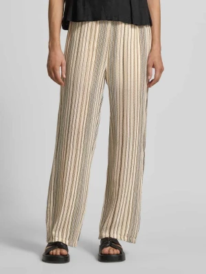 Spodnie z dzianiny o kroju relaxed fit ze wzór na całej powierzchni model 'DEMI' Vero Moda