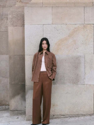 Spodnie z lyocellu z łączoną talią w paski brązowy - Kobieta - - MANGO