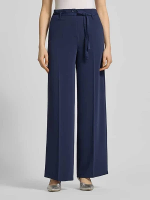 Spodnie z paskiem do wiązania i zaprasowanymi kantami MORE & MORE