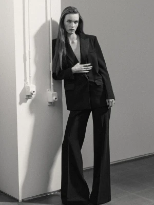 Spodnie z rozszerzanymi nogawkami i wysokim stanem czarny - Kobieta - - MANGO