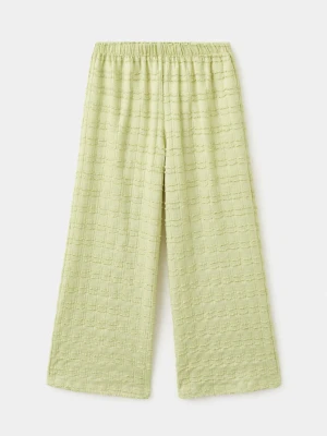 Spodnie z teksturą zieleń lima - Dzieci - lata - MANGO KIDS