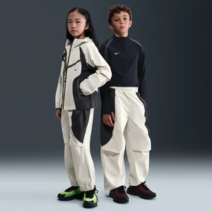 Spodnie z tkaniny dla dużych dzieci (chłopców) Nike Tech - Szary