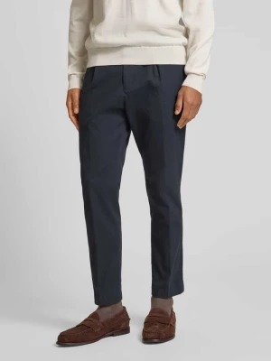 Spodnie z zakładkami męskie JOOP! Collection;Mieszanka bawełny i elastanu;Krój loose fit;Model ‘Lester’;Szlufki;Elastyczny pas;Kieszenie z tyłu;Szerokość w pasi