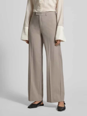 Spodnie z zakładkami w pasie o kroju straight fit z dodatkiem wiskozy model ‘TEXAS’ Vero Moda