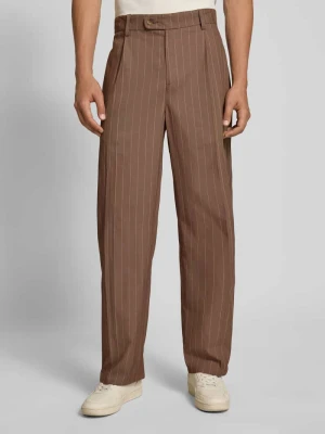 Spodnie z zakładkami w pasie, prostą nogawką i szlufkami na pasek BLKVIS