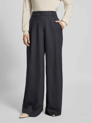 Spodnie z zakładkami w pasie, szeroką nogawką i dodatkiem wiskozy model ‘INVEST’ Essentiel Antwerp