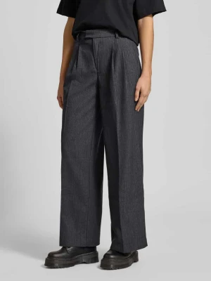 Spodnie z zakładkami w pasie z dodatkiem wiskozy model ‘PRISCILA’ Pepe Jeans